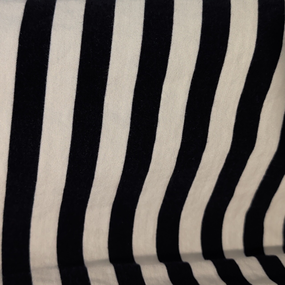 H&M Boys Black and White Striped Tee Size 5T - Picture 2 of 4